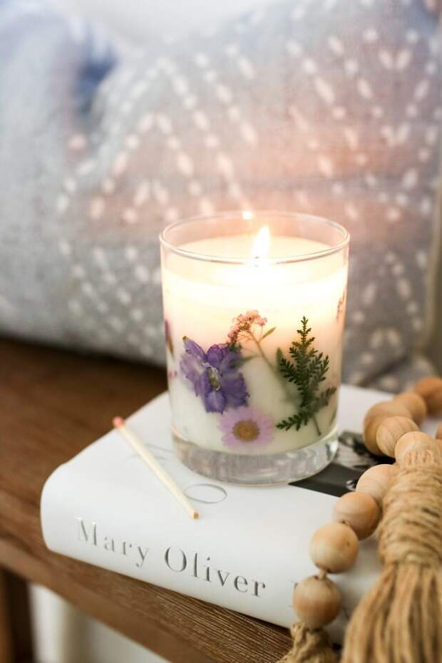 Сухоцветы идеальны для украшения ароматических свеч. © hellonest  📷 