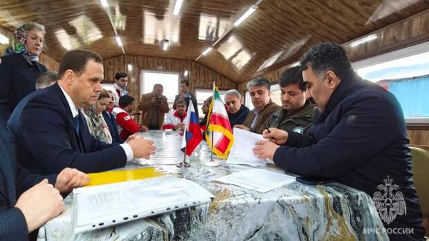 Представители МЧС России передали иранской стороне в рамках гуманитарной помощи Исламской Республике Иран вторую крупную партию лекарственных препаратов