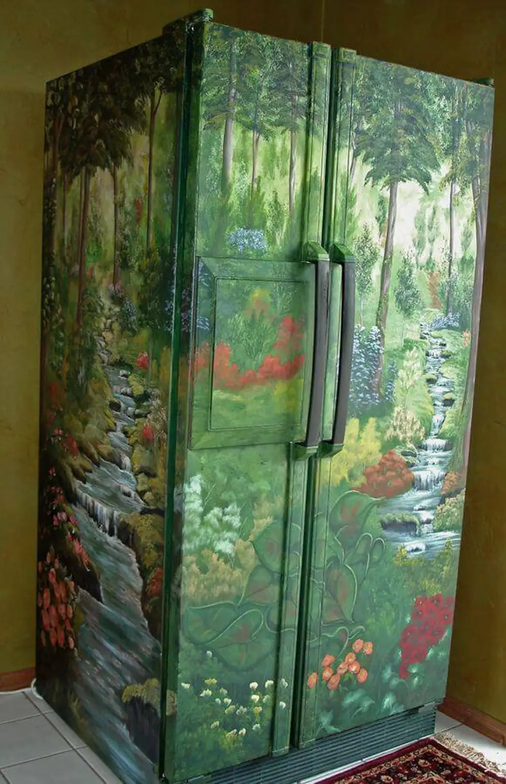 Разрисованный холодильник