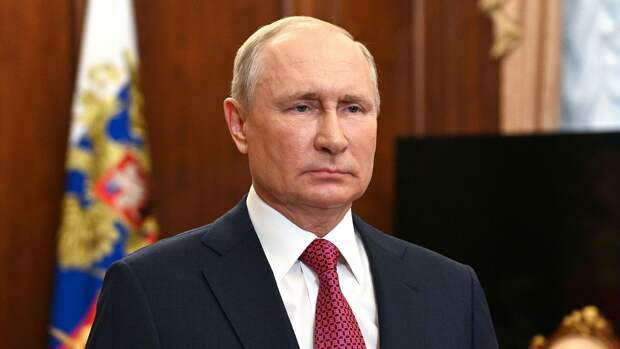 Путин поручил разработать программу содействия занятости молодежи 