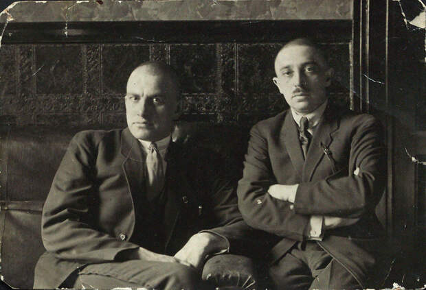 http://mayakovsky.museum/bitrix/templates/mayakovsky/img/biography/1920-1923/002.jpg