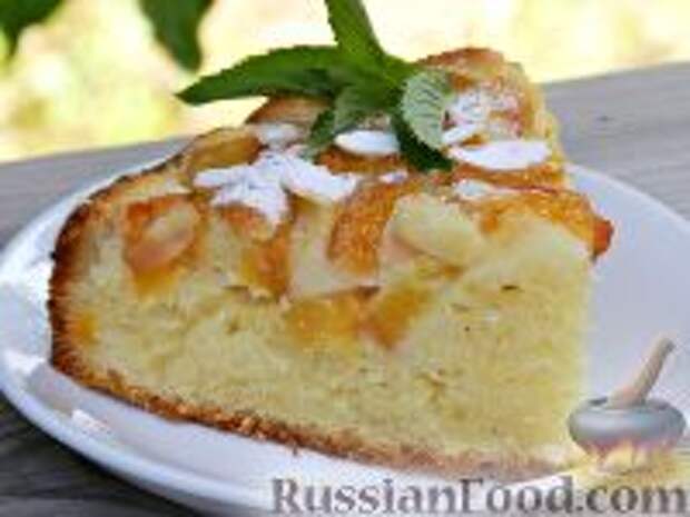Фото к рецепту: Творожный пирог с нектаринами