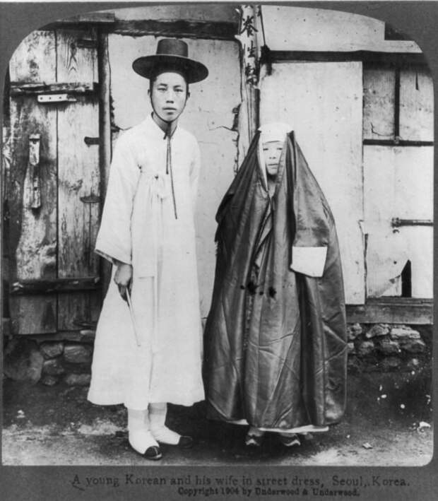 Behind-The-Historical-Photos18