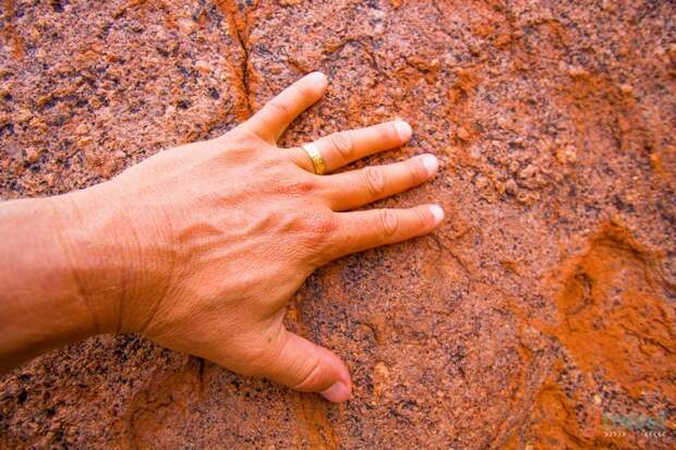 Hand on the heart of Australia - Uluru