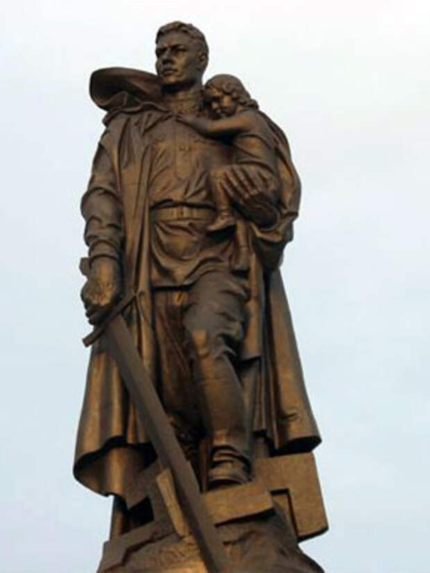 Чтобы помнили. История памятника Советскому солдату в Берлине