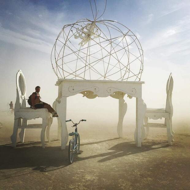 В пустыне Блэк-Рок (штат Невада, США) завершился ежегодный фестиваль «Burning Man», который сами организаторы называют «экспериментом по созданию сообщества радикального…