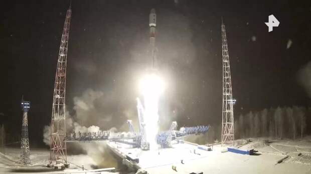 Кадры запуска ракеты "Союз-2.1а" со спутником на борту