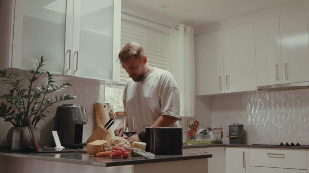 Кардиолог предупредил о связанных с поздним ужином рисках