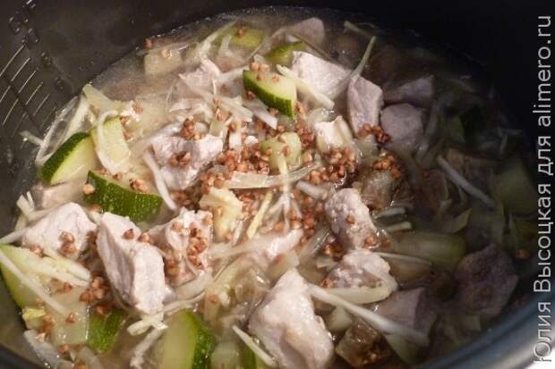 Свинина с овощами и гречкой