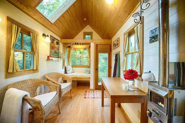 These-People-Live-In-Houses-Smaller-Than-Your-Bedroom8__880