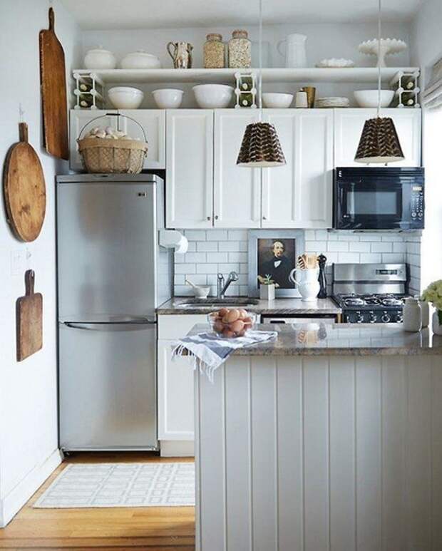 Как удачно вписать холодильник в интерьер кухни: 11 замечательных примеров