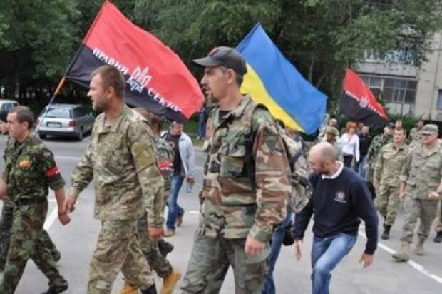 СМИ: националистам в Киеве испортили праздник антифашистскими граффити