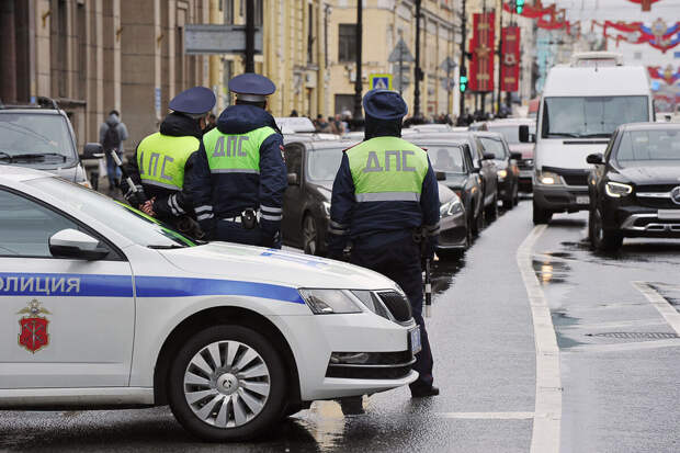 В Саратове задержали сотрудников ДПС по подозрению во взяточничестве