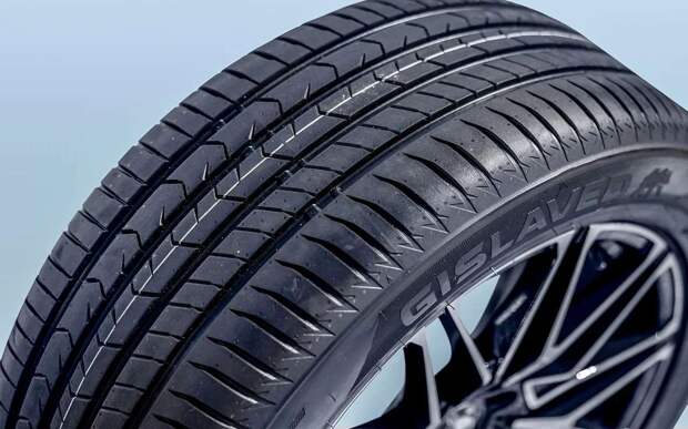 Почему летняя резина в снежную погоду убивает даже с электронными помощниками