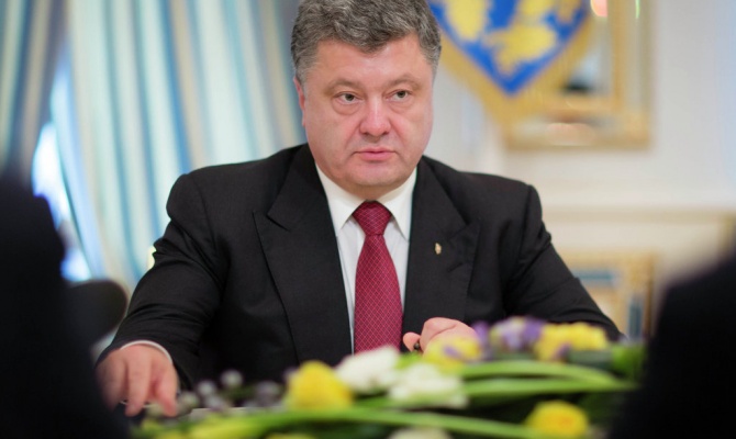 Порошенко наградил летчицу Савченко орденом "За мужество" Порошенко наградил летчицу Савченко орденом "За мужество"