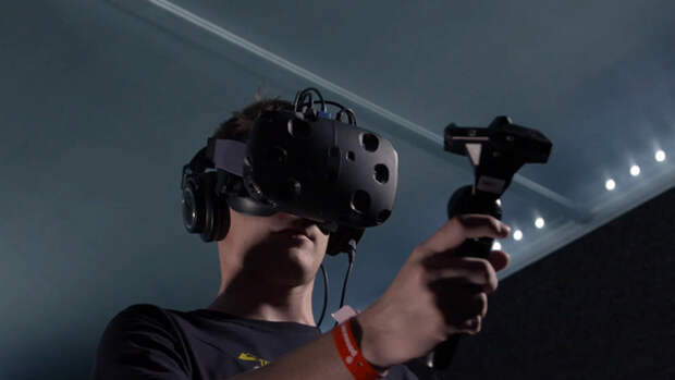 Шлем виртуальной реальности HTC Vive — отвал башки!
