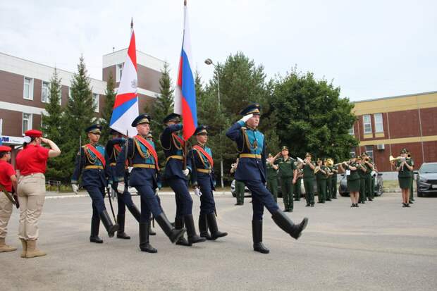В Твери состоялось открытие мемориальной доски Герою РФ Илье Касьянову