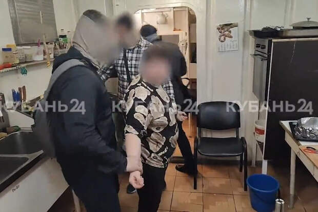 Работавшая на плавкране поваром россиянка получила 13 лет колонии