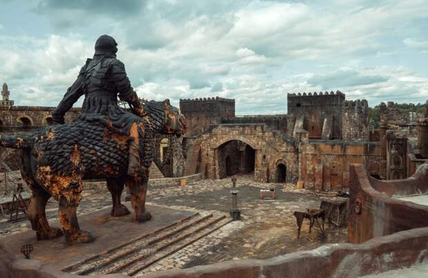 Завершились съемки сериала «Трудно быть богом» с Сергей Безруковым, Викторией Исаковой и Федором Бондарчуком Завершились съемки сериала «Трудно быть богом» с Сергей Безруковым, Викторией Исаковой и Федором Бондарчуком