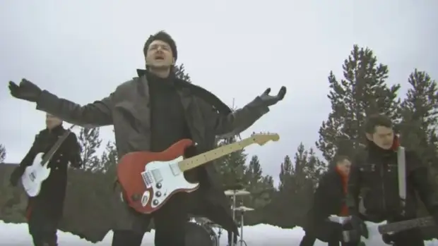 Песня не спрыгивай рискни. Иностранная рок группа клип в лесу. Рок группа выпустила клип в память.