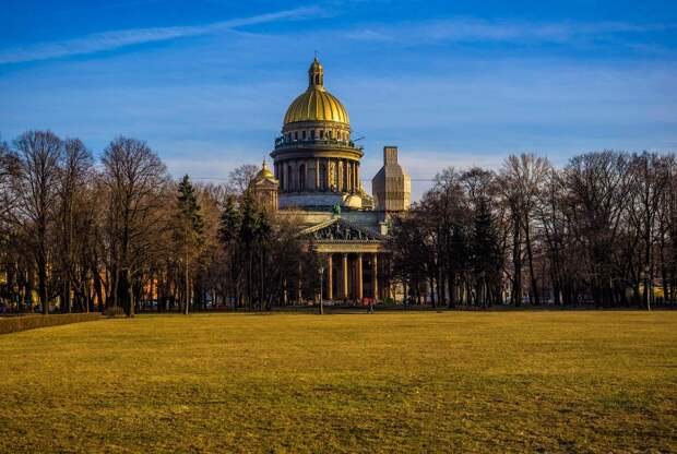 ID: 10618996 Дата съемки: 01.04.2015 Описание: Россия. Санкт-Петербург. Вид на Исаакиевский собор с Сенатской площади. Руслан Шамуков/ТАСС