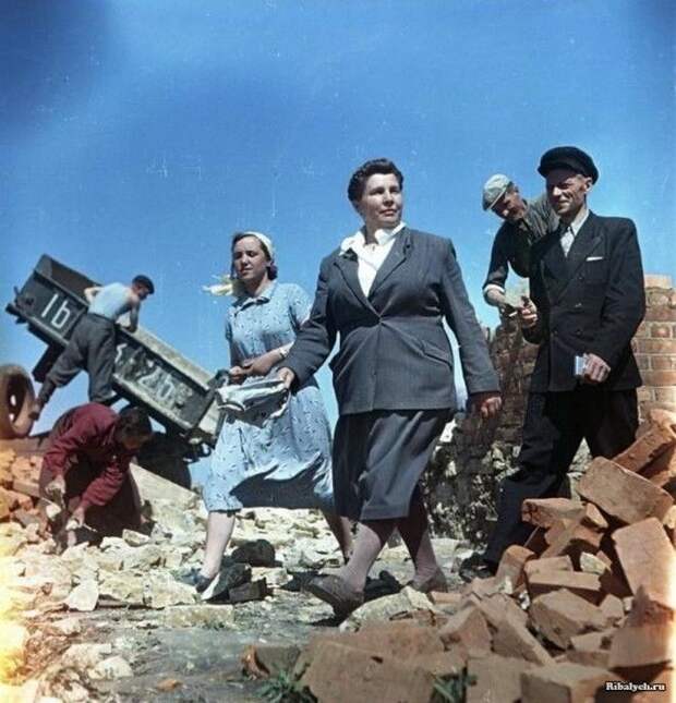 16 фотографий из разных стран показывающих каким был мир в 1957 году
