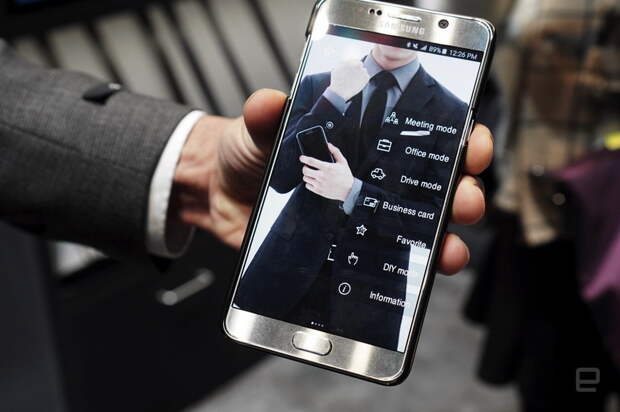 samsung-booth-wearables-gallery-2-1