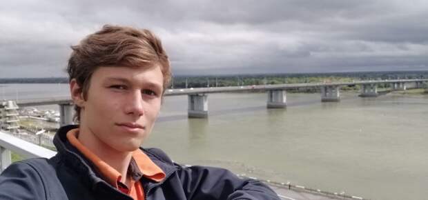 Дмитрий в Барнауле на берегу Оби. Фото из личного архива