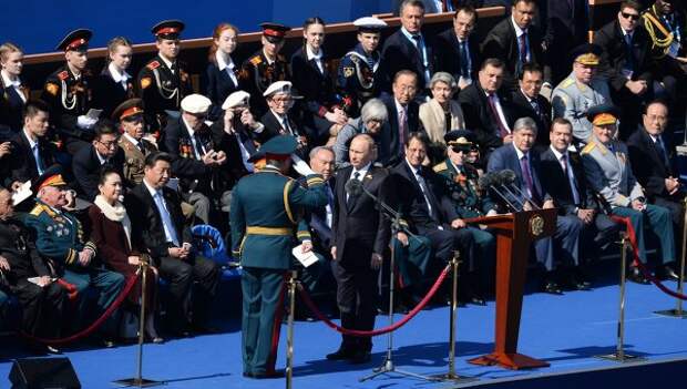 Президент РФ Владимир Путин на военном параде на Красной площади. Архивное фото. Президент РФ Владимир Путин на военном параде на Красной площади. Архивное фото.