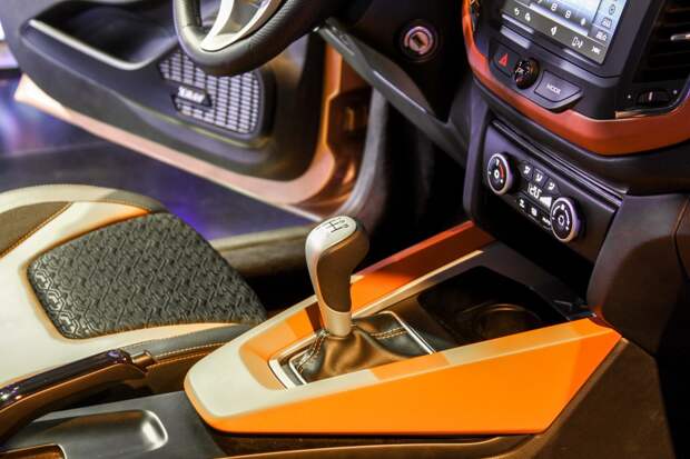 Новый кроссовер Lada испытывают в Германии lada xray, ваз, лада
