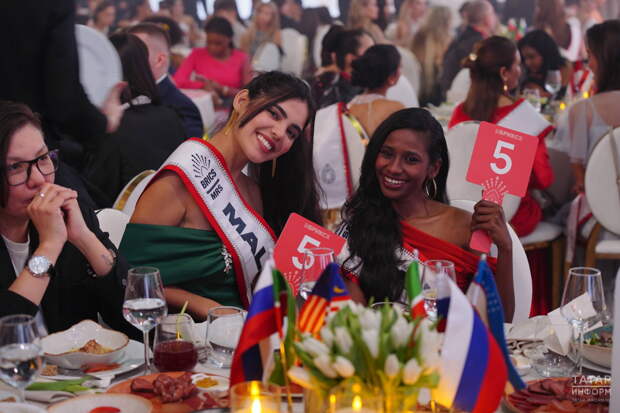 В Казани прошел благотворительный ужин-аукцион с участием звезд и финалисток «Мисс БРИКС»