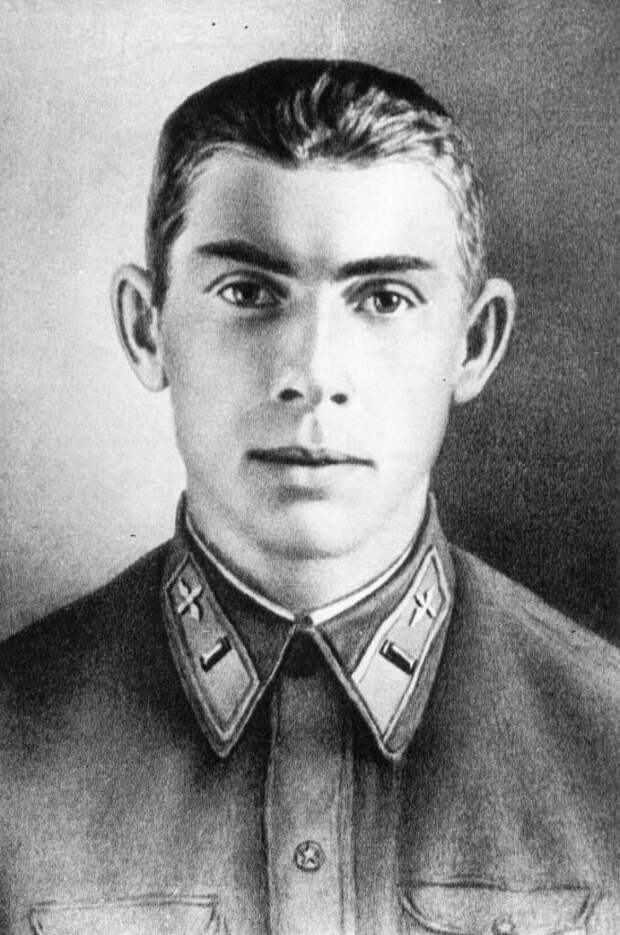 Почему подвиг ценою в жизнь Николая Гастелло до сих пор вызывает сомнения