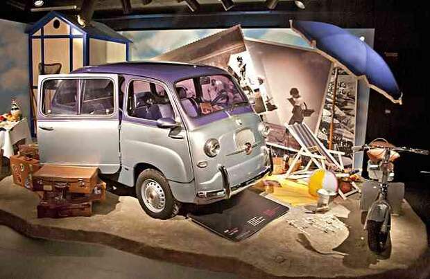 Музей авто истории в турине, италия. (трафик)