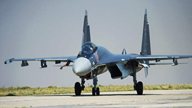 Истребитель СУ-35. Архивное фото