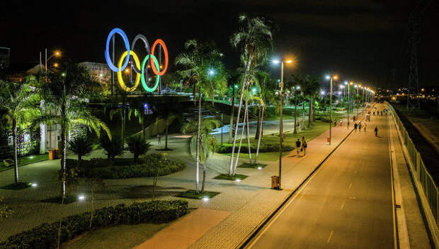 Олимпийские кольца в парке Мадурейра в Рио-де-Жанейро. Архивное фото