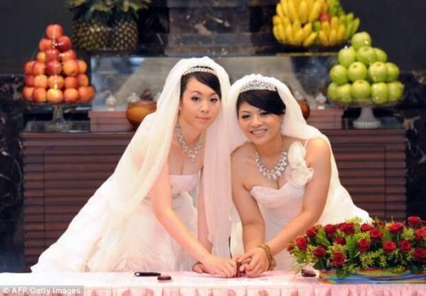 Первый однополый брак в Азии (5 фото)
