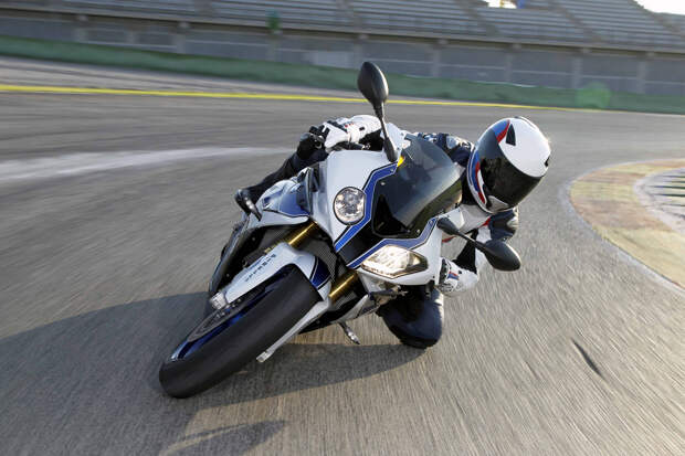 BMW S1000RR. Максимальная скорость мотоцикла — 299 км/час. (Automotive Rhythms)