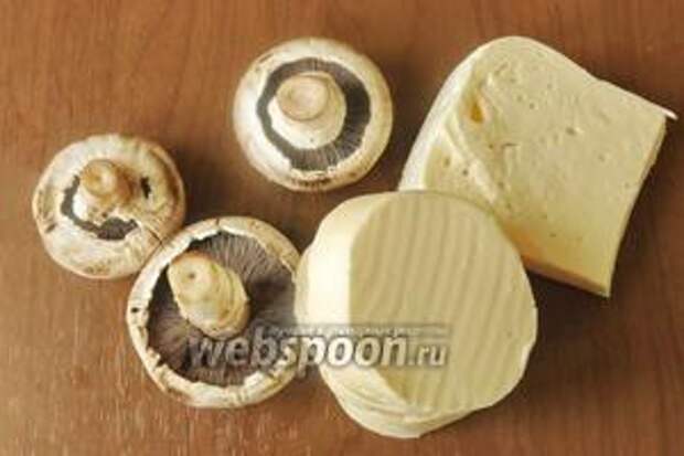 Продукты: грибы, масло и сыр Сулугуни.