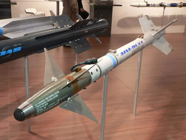 АІМ-9 Sidewinder: одна из самых массовых и дешевых западных ракет класса «воздух-воздух»