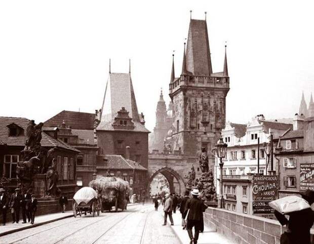 Карлов мост в Праге Карлов мост в Праге ХХ век, винтаж, восстановленные фотографии, европа, кусочки истории, путешествия, старые снимки, фото