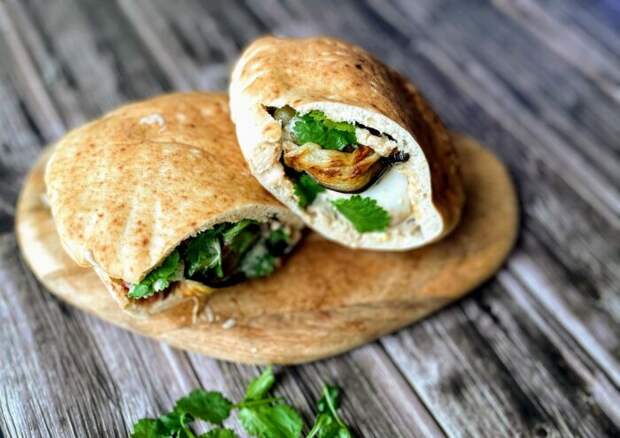 Лепёшки с брюссельской капустой. \ Фото: twitter.com. Лепёшки с брюссельской капустой. \ Фото: twitter.com.