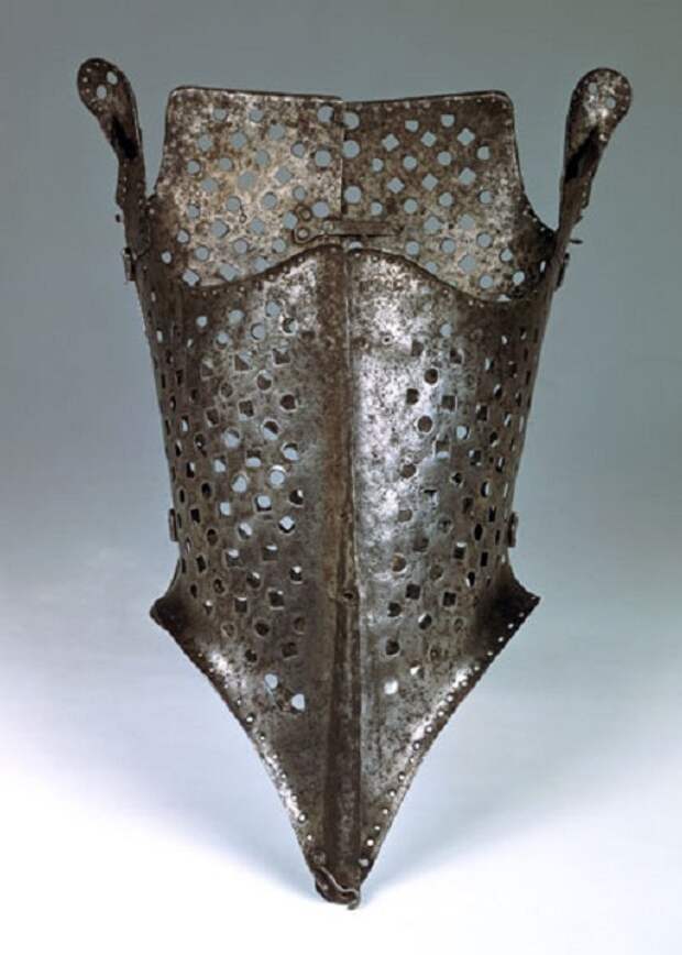 Средневековый корсет, больше похожий на орудие пыток.