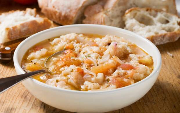 Оказывается, из черствого хлеба можно приготовить вкусный суп. Вот вам 6 разных рецептов итальянского супа панкотто
