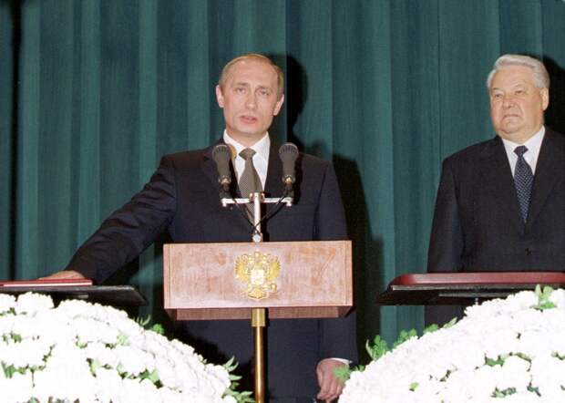 9 августа 1999 года Владимир Путин указом президента Бориса Ельцина был назначен исполняющим обязанности председателя правительства РФ, а 16 августа утвержден в этой должности Госдумой.-6