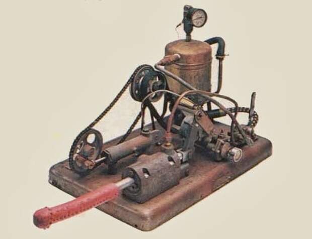 Одна из первых моделей вибраторов.