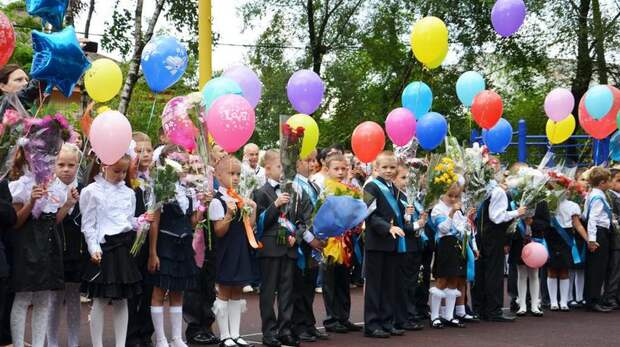 http://podrobnosti.ua/media/pictures/2015/9/1/thumbs/740x415/den-znanij-v-ukraine_rect_ef5d6e9d22793353e5d7994c9ed60bca.jpg