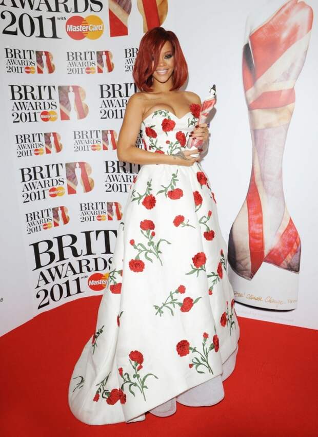 Рианна на церемонии Brit Awards 2011