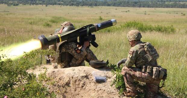 Украинские военные используют американский комплекс  "Javelin". Фото из интернета.