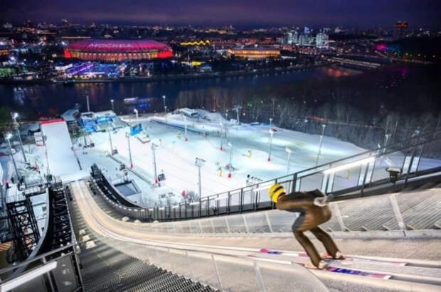 Собянин объявил об открытии лыжного трамплина на Воробьевых горах