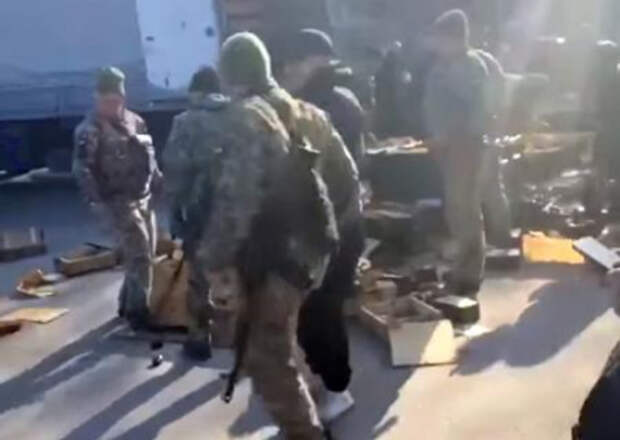 В Запорожье раздают оружие всем желающим В Запорожье раздают оружие всем желающим